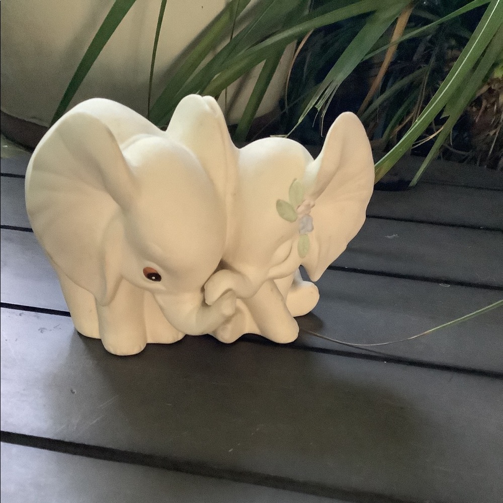 Porcelain Elephants In Love Bisque Figurine Vintage 1993 Homco 3” tall